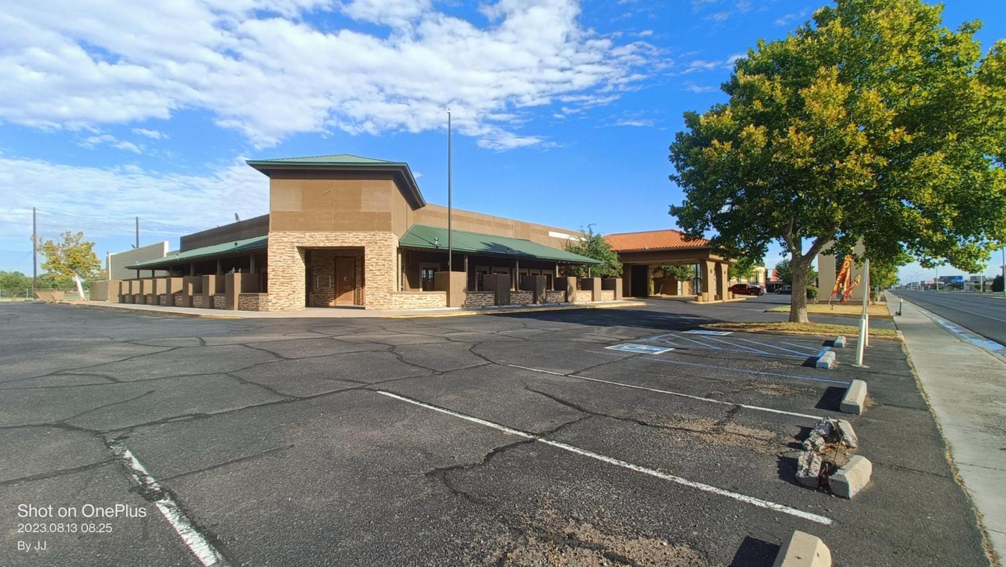 Clarion Inn & Suites, Roswell Exterior photo